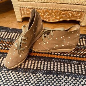 Clarks paint splatter booties sz 10